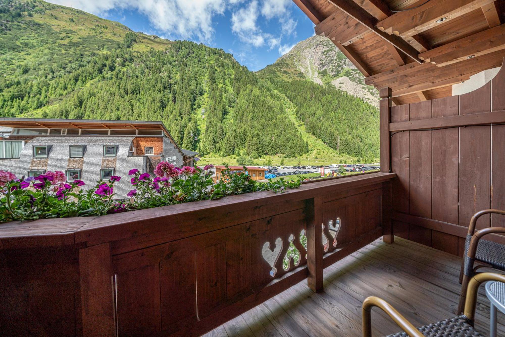 Hotel Mittagskogel Pitztal 장크트 리온하드 임 피츠탈 외부 사진